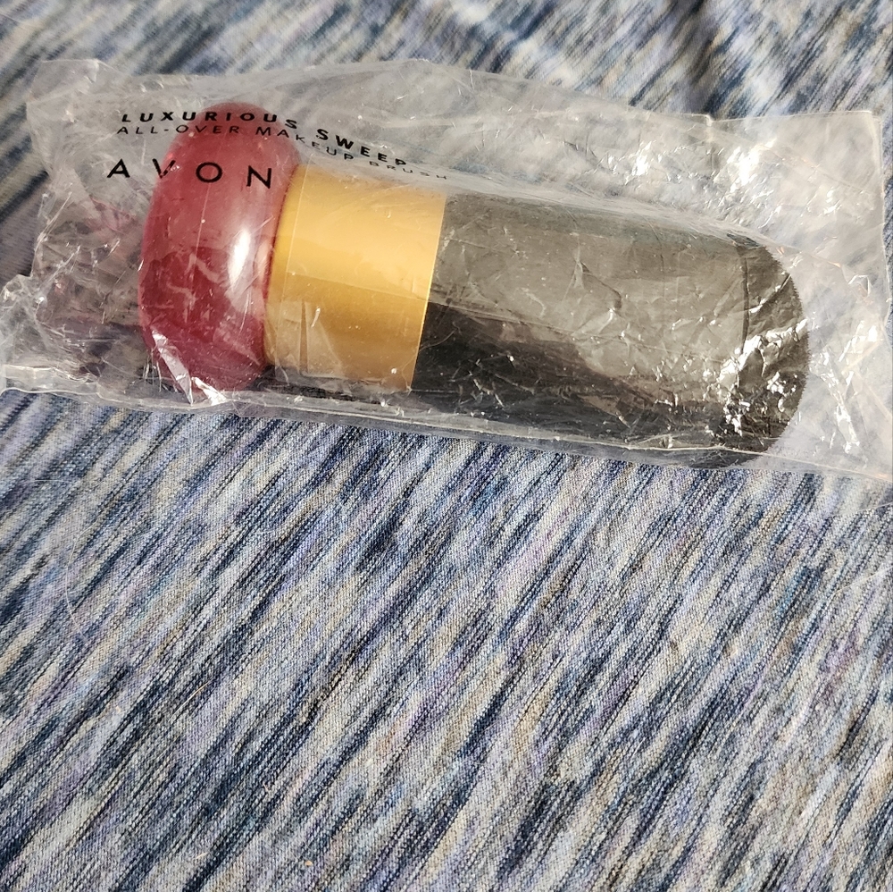 Avon makeup brush